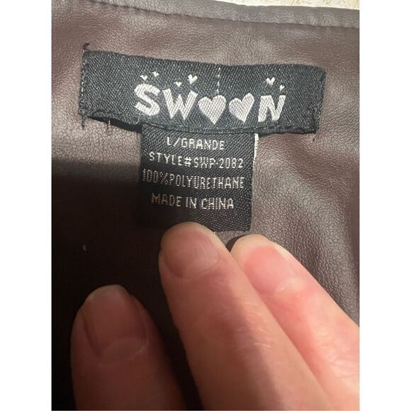 Women's Casual Faux Leather Shorts  Brown Sz L NWT - Picture 3 of 7